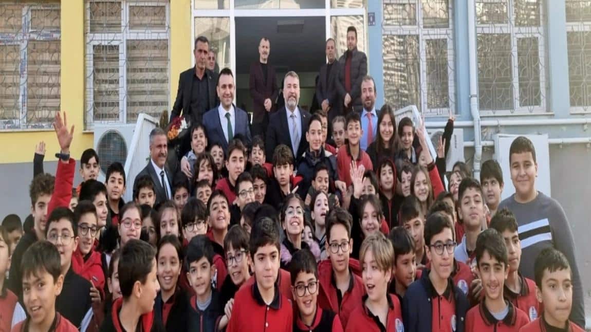 Talim Terbiye Kurulu Başkanı Prof. Dr. Cihad DEMİRLİ, Daire Başkanı Muharrem TANYILDZI ve İl Milli Eğitim Müdürümüz Mehmet YİĞİT okulumuzu ziyaret etti.
